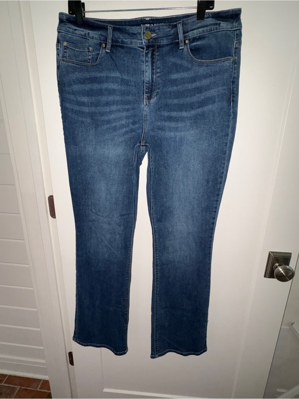 NWOT Chico's Platinum Barely boot jeans sz 2R (12)